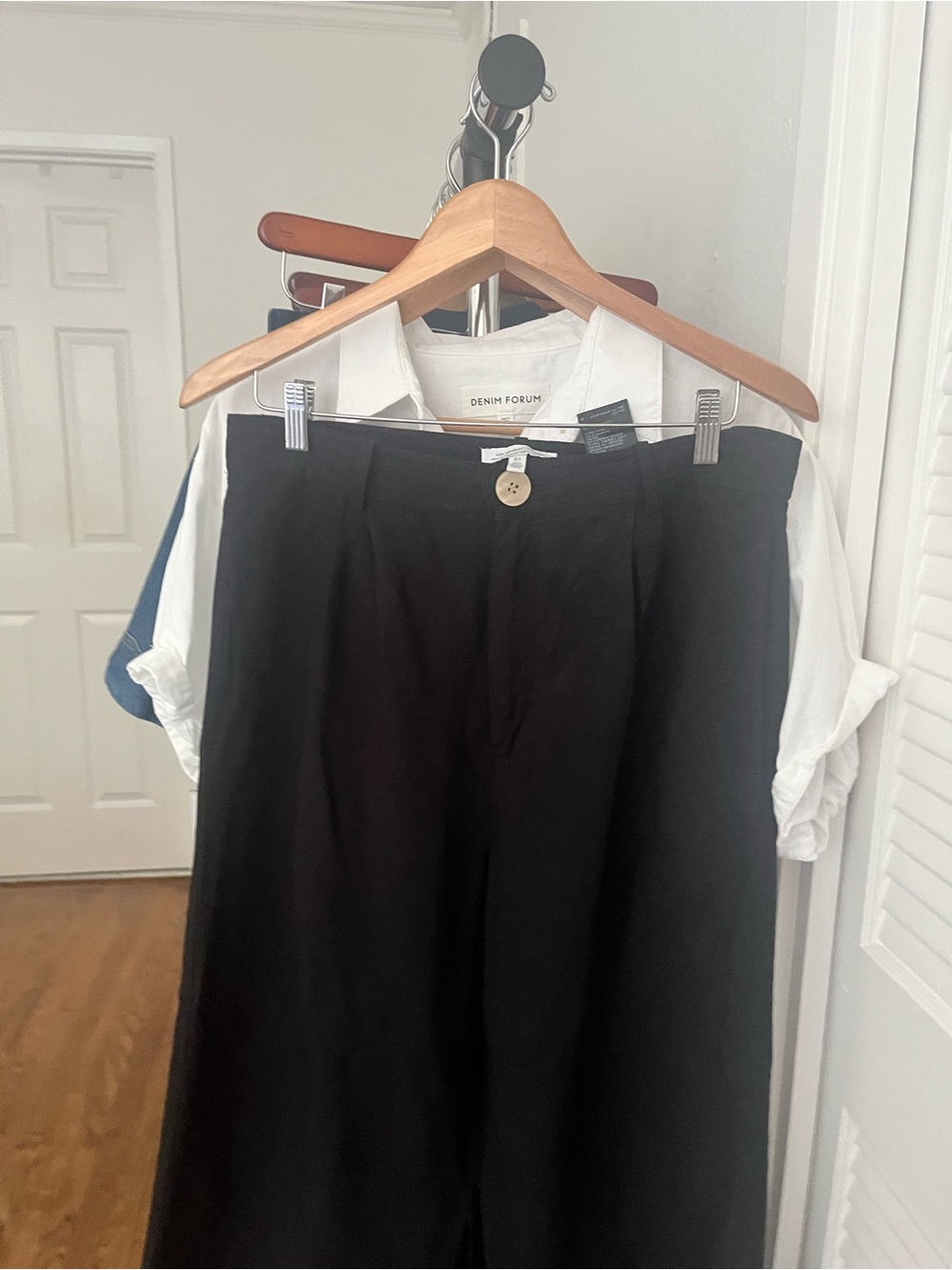 & Other Stories Black lightweight trousers - Picture 3 of 8